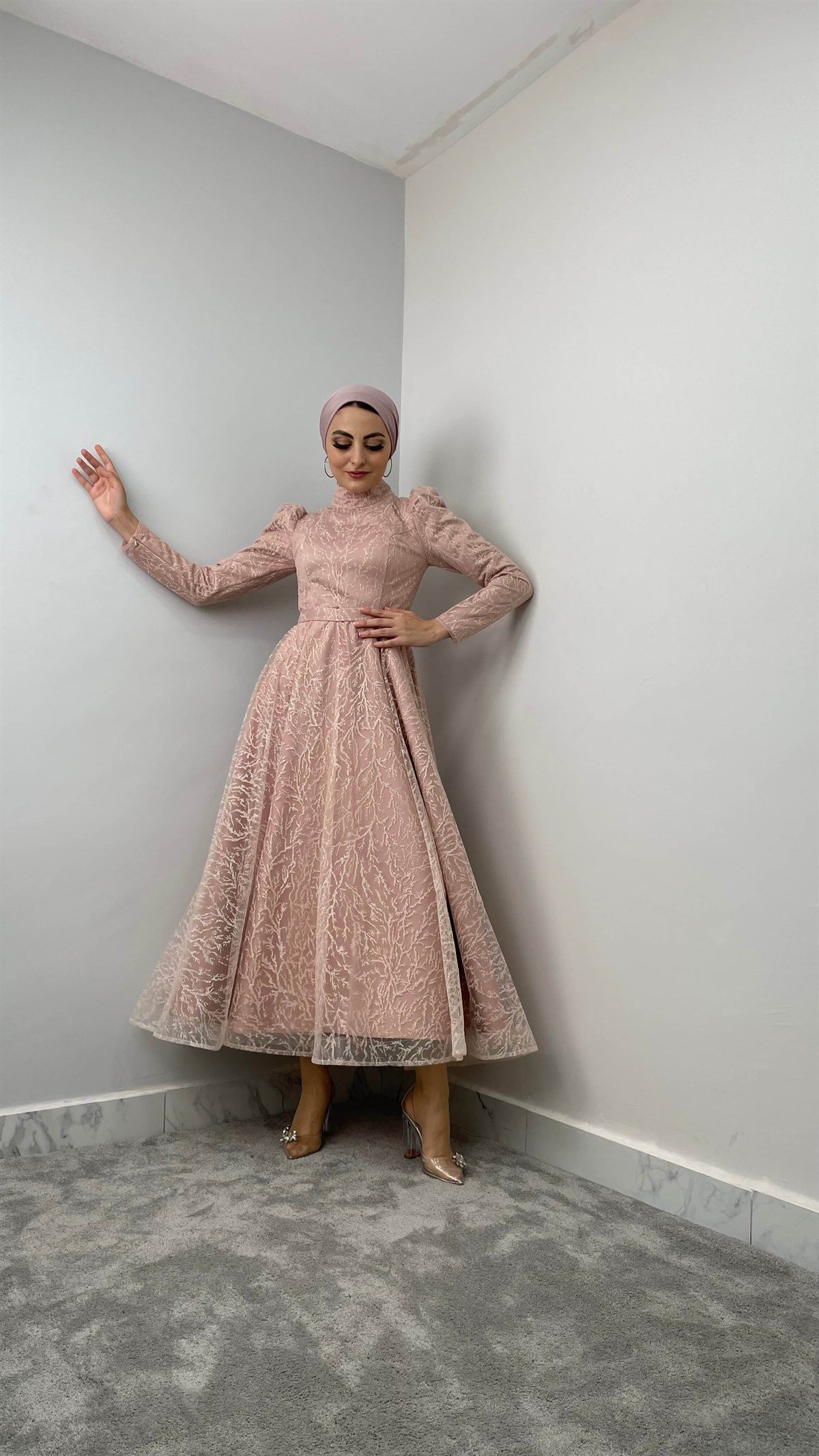 4379 Hennin Bayan Abiye