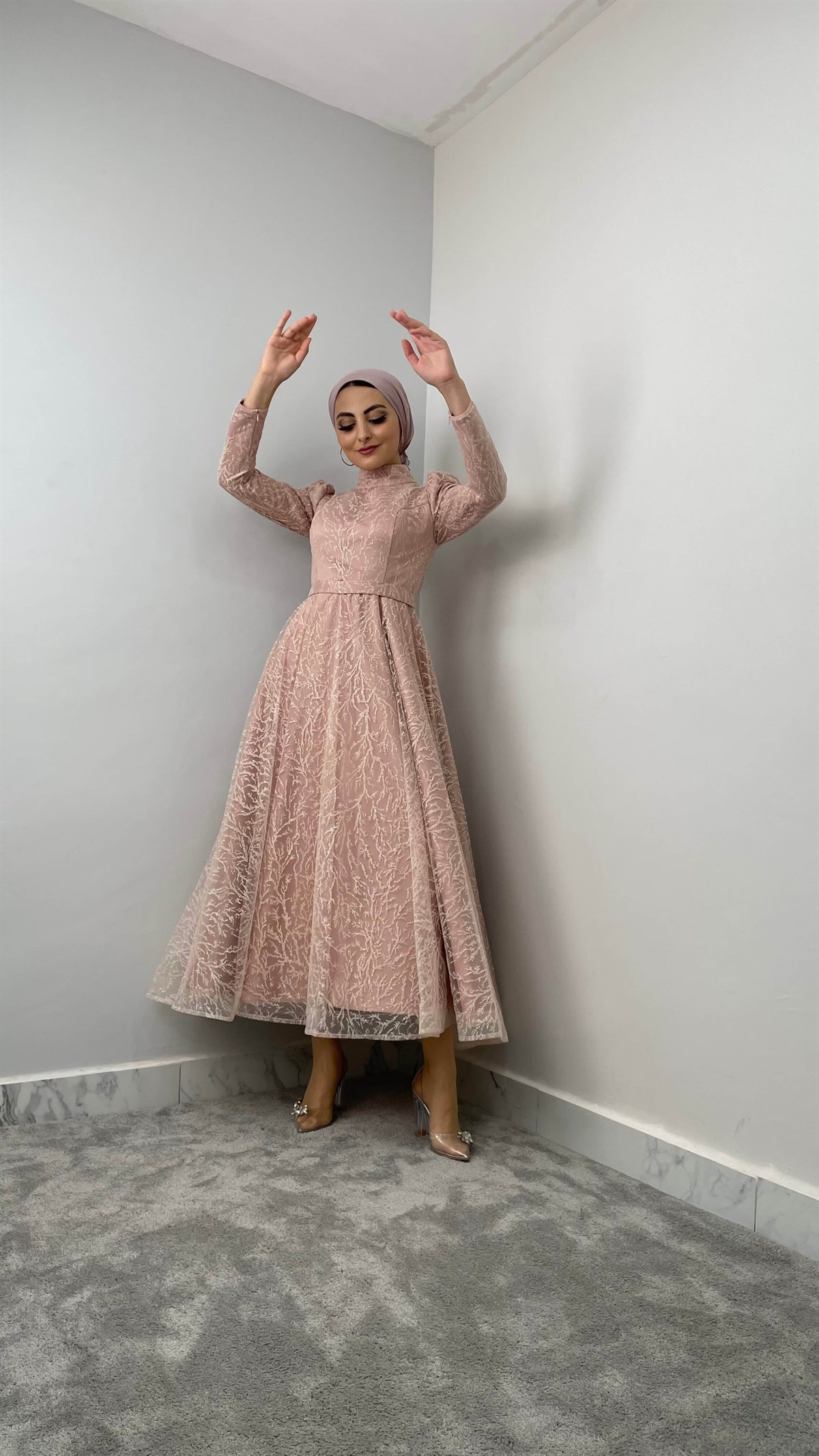 4379 Hennin Bayan Abiye