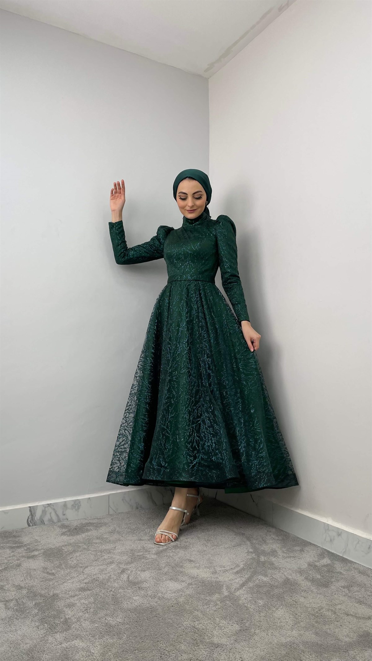 4379 Hennin Bayan Abiye