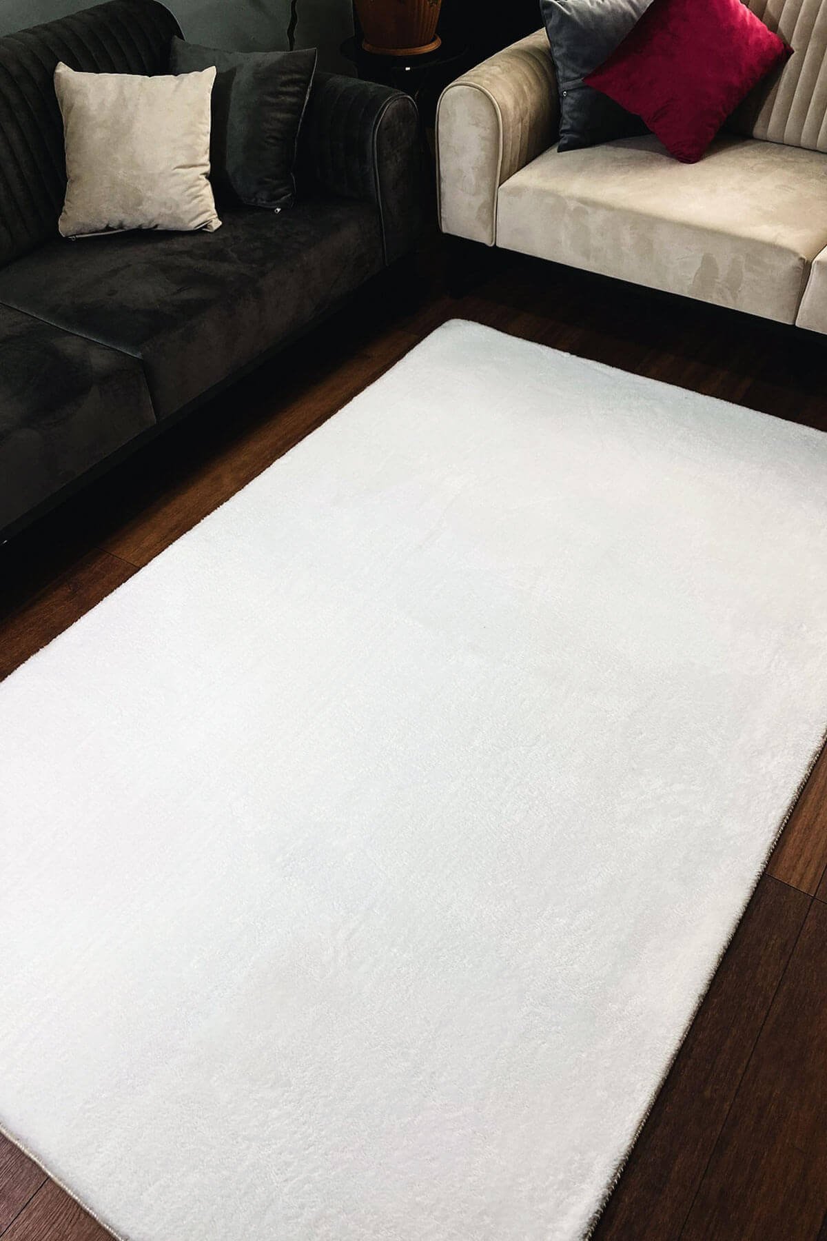 Beyaz Peluş Halı