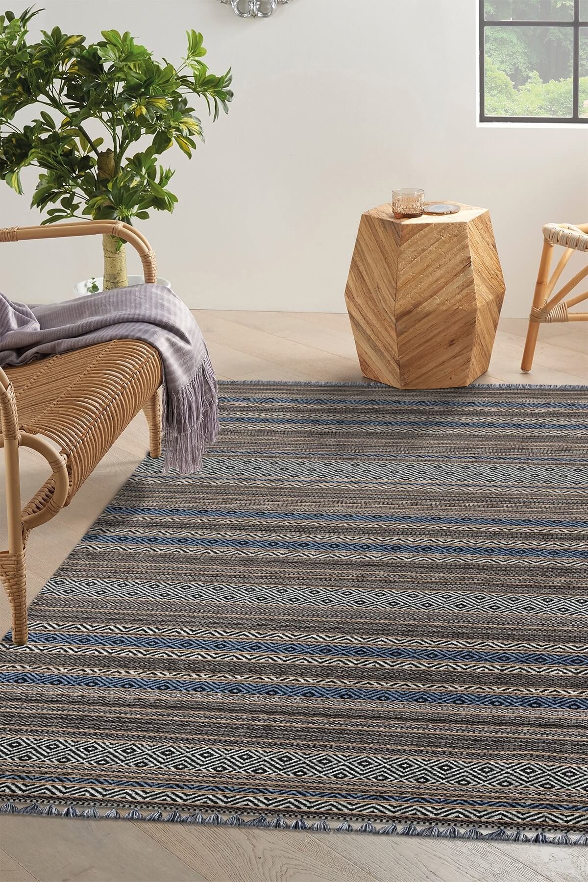 Mavi Kaymaz Tabanlı Kilim