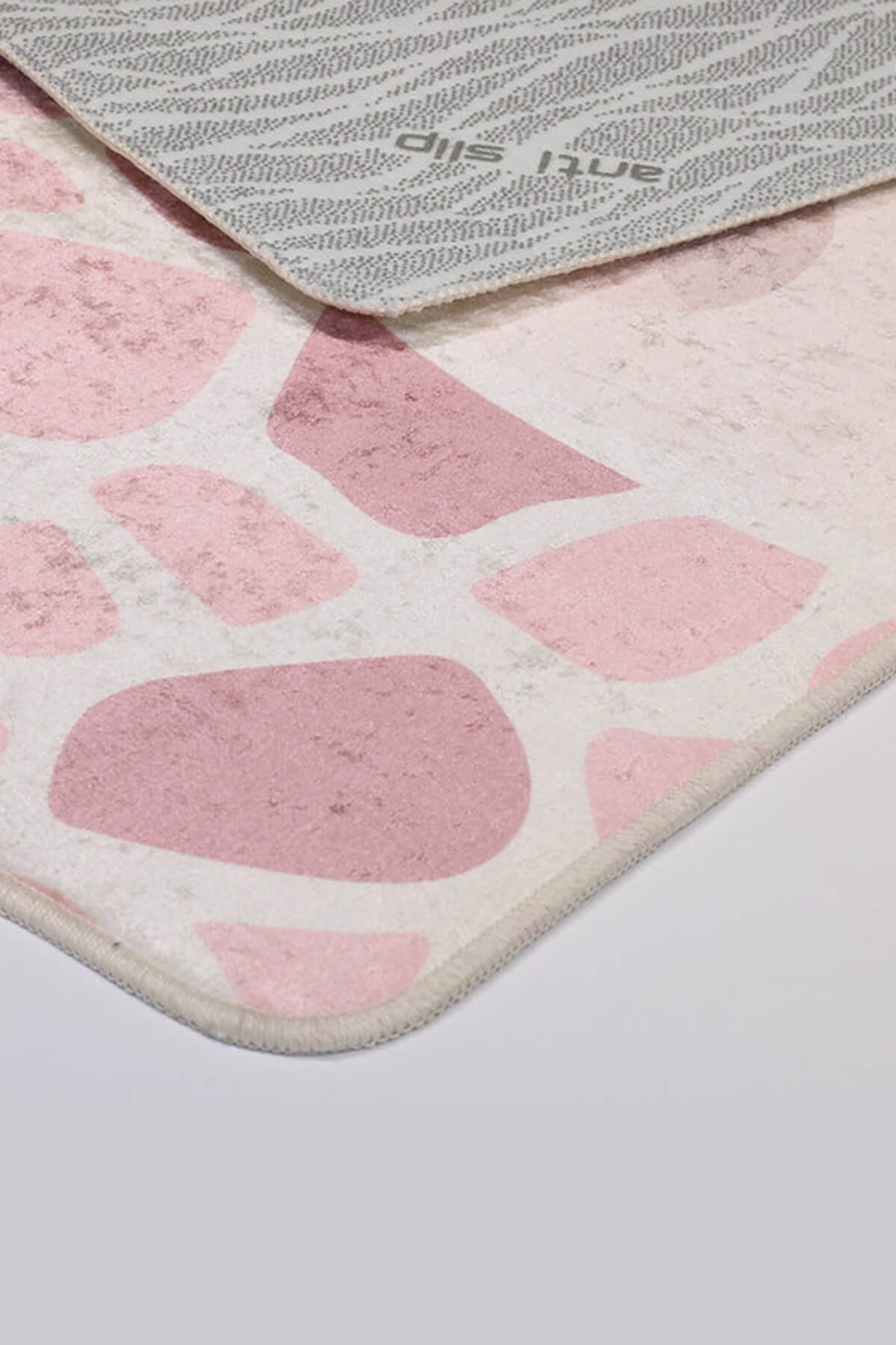 Pembe Zürafa Desenli Çocuk Odası Halısı-4000