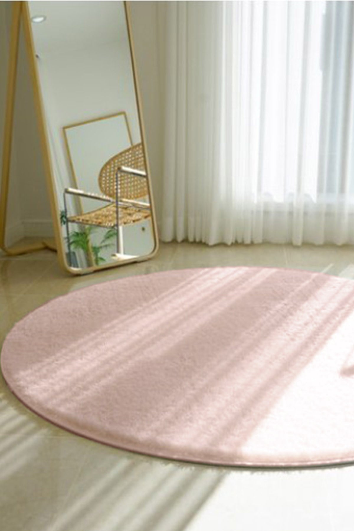 Pudra Renkli Yumuşak Yüzeyli Kaydırmaz Yuvarlak Peluş Halı