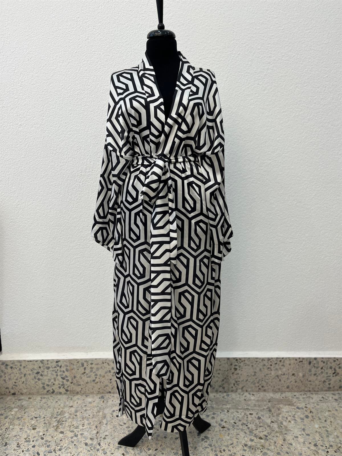 Siyah Beyaz Geometrik Desenli Kimono