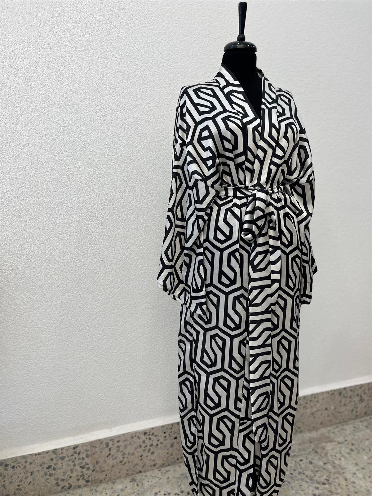 Siyah Beyaz Geometrik Desenli Kimono