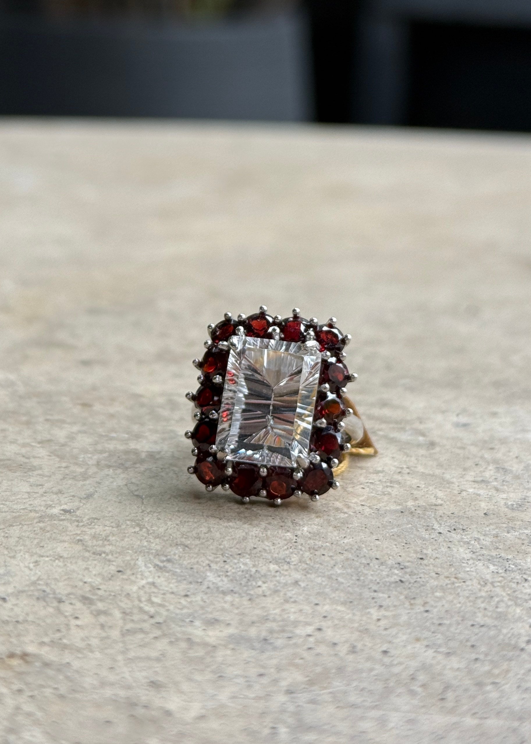 Beyaz Zirkon ve Garnet Yüzük