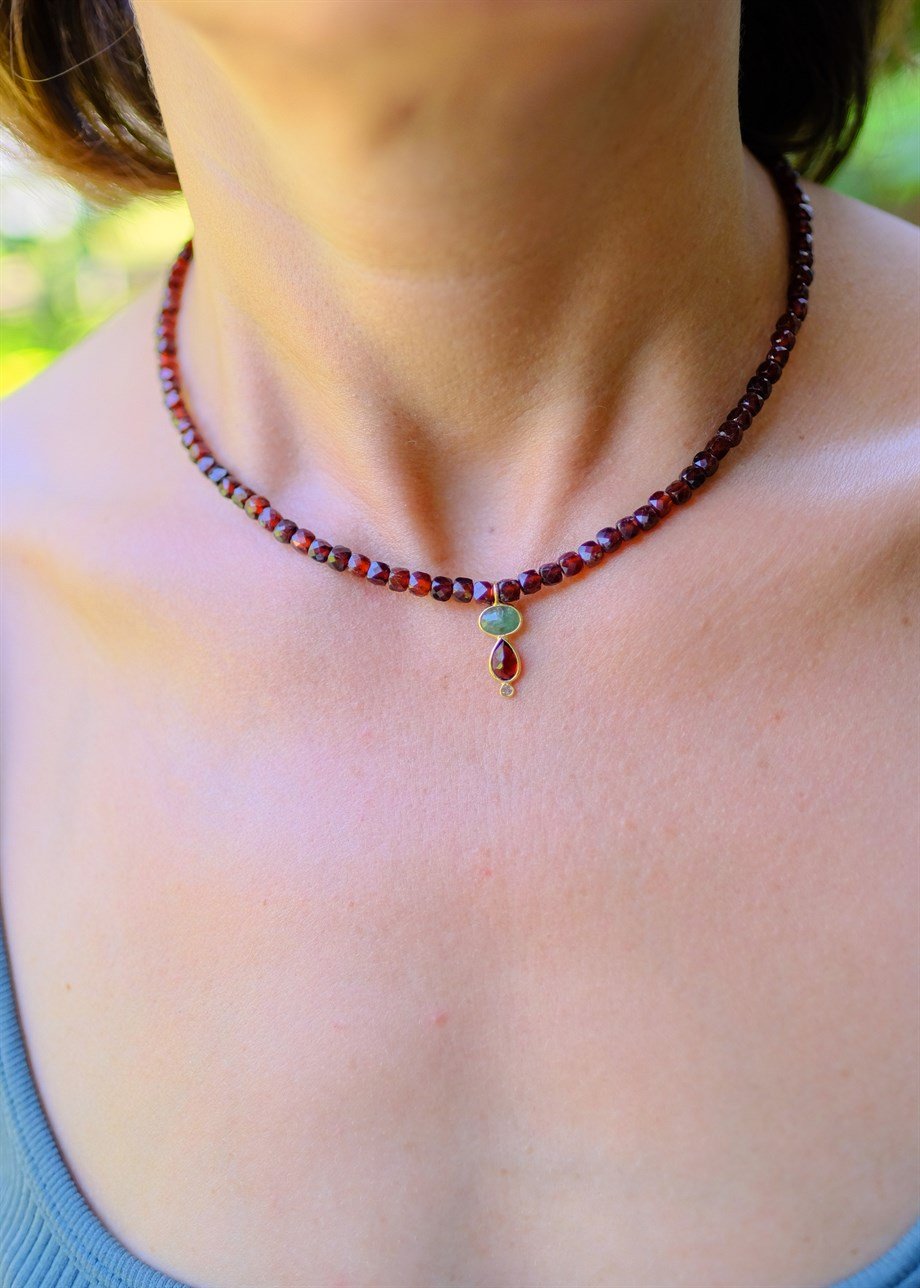 Garnet Yeşim Taşı Kolye