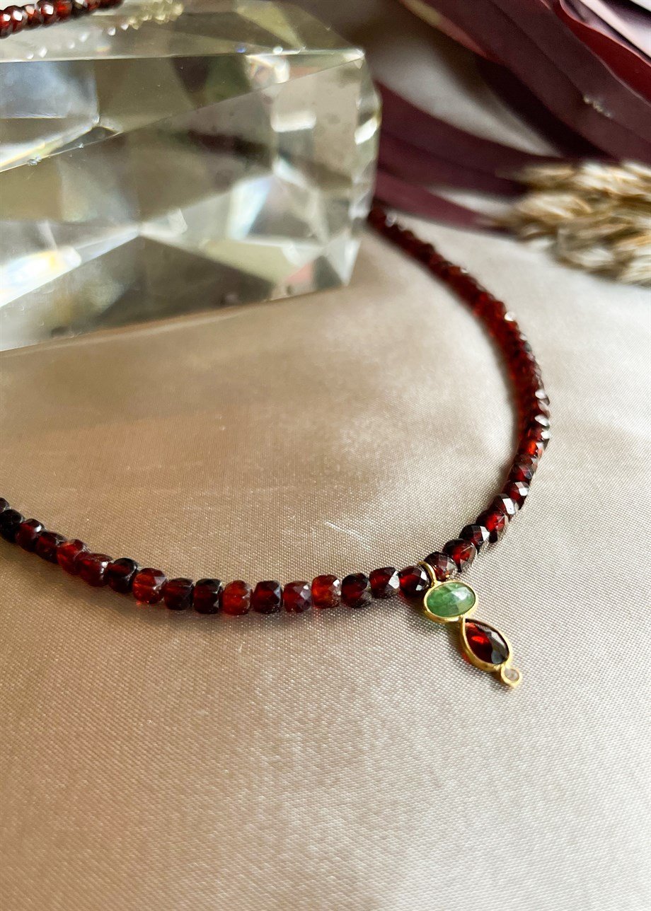 Garnet Yeşim Taşı Kolye