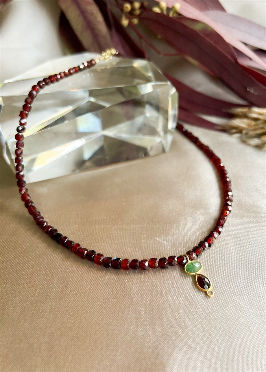 Garnet Yeşim Taşı Kolye