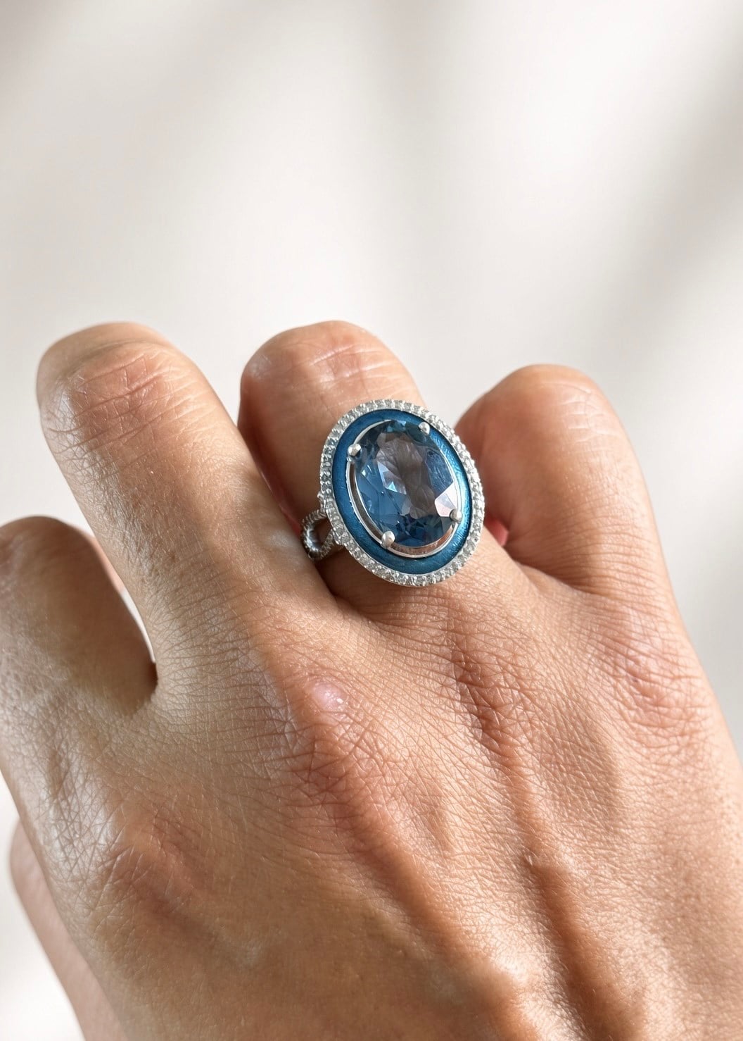 Mavi Mineli ve Pırlanta Montürlü London Blue Topaz Yüzük