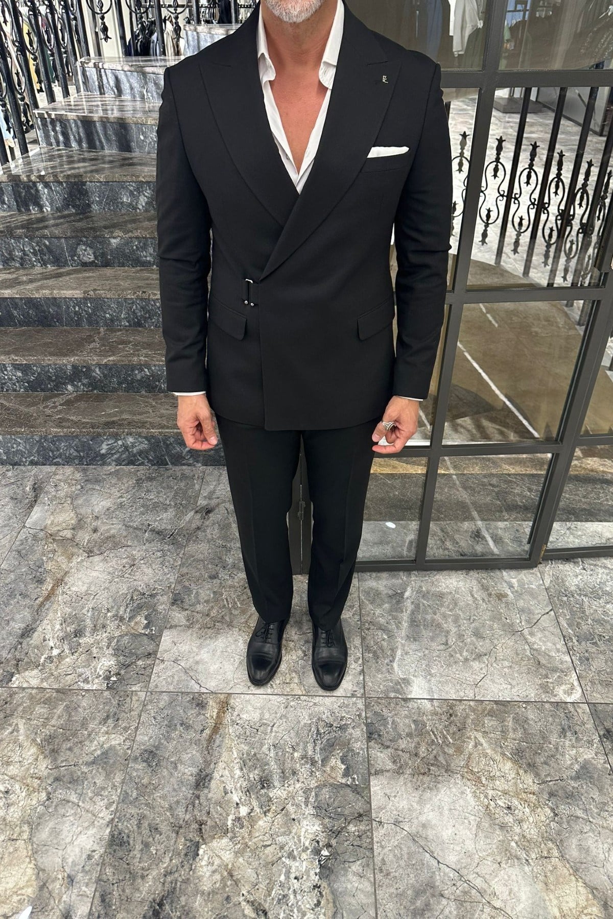  AKSESUARLI ÇOK BİNMELİ TAKIM ELBİSE 