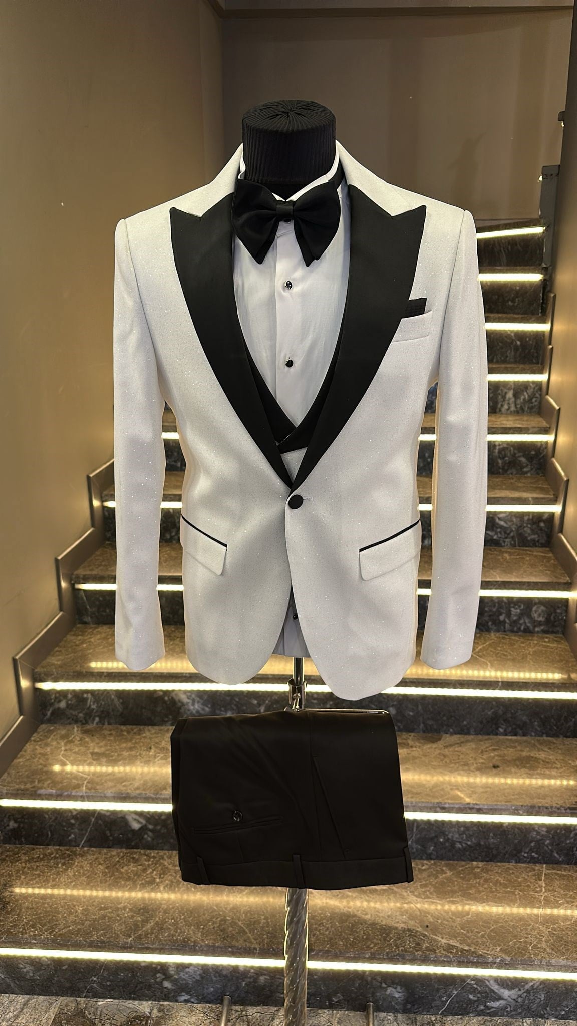  WHITE SUIT WITH GROOM VEST