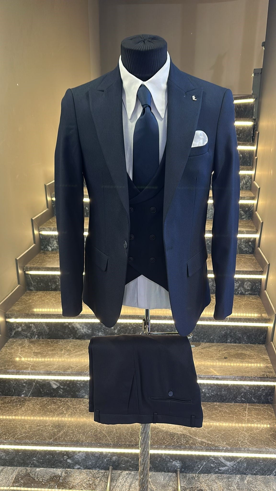  GENİŞ YAKA YELEKLİ LACİVERT TAKIM ELBİSE 