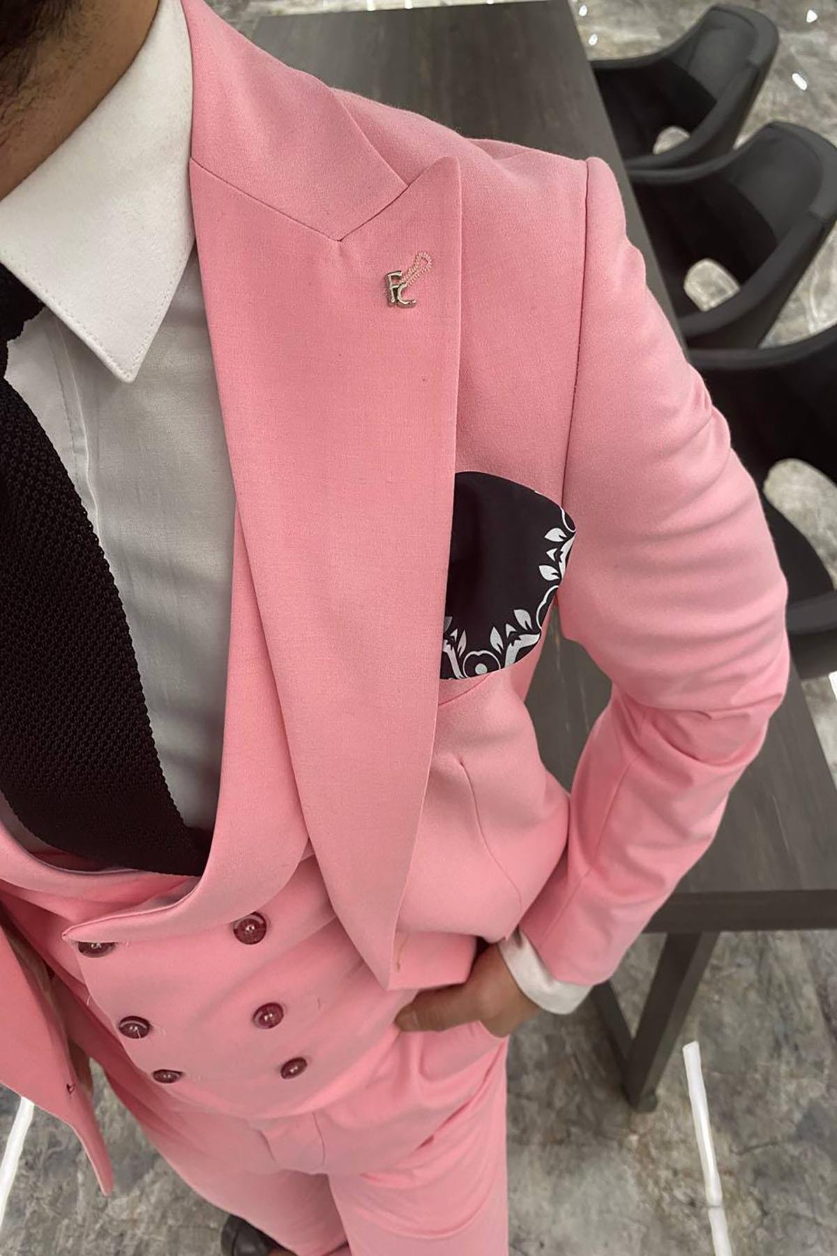  GENİŞ YAKA YELEKLİ PEMBE TAKIM ELBİSE 