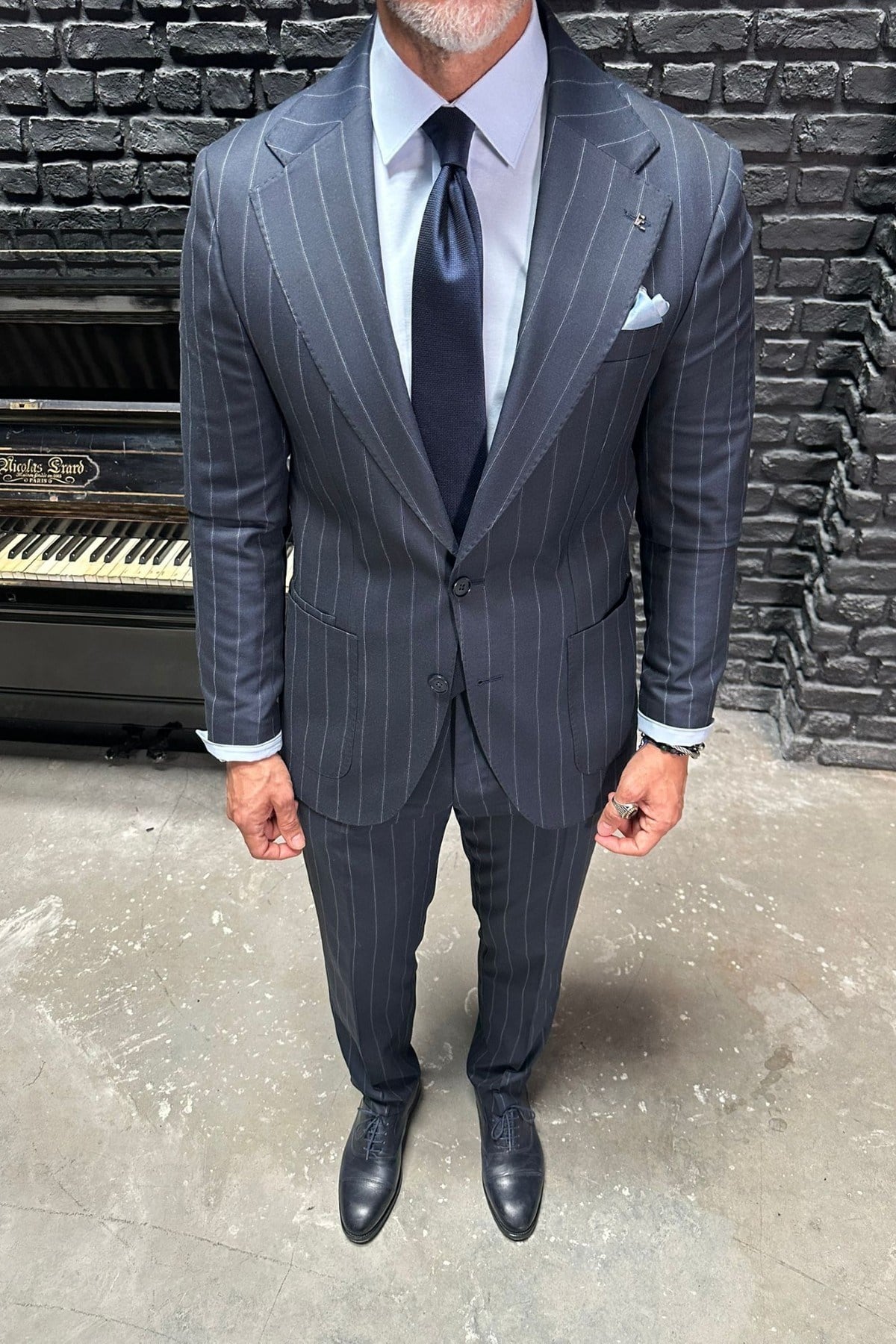 STRIPED MONO COLLAR SUIT