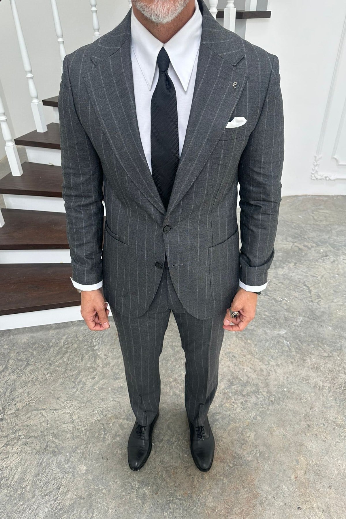 STRIPED MONO COLLAR SUIT