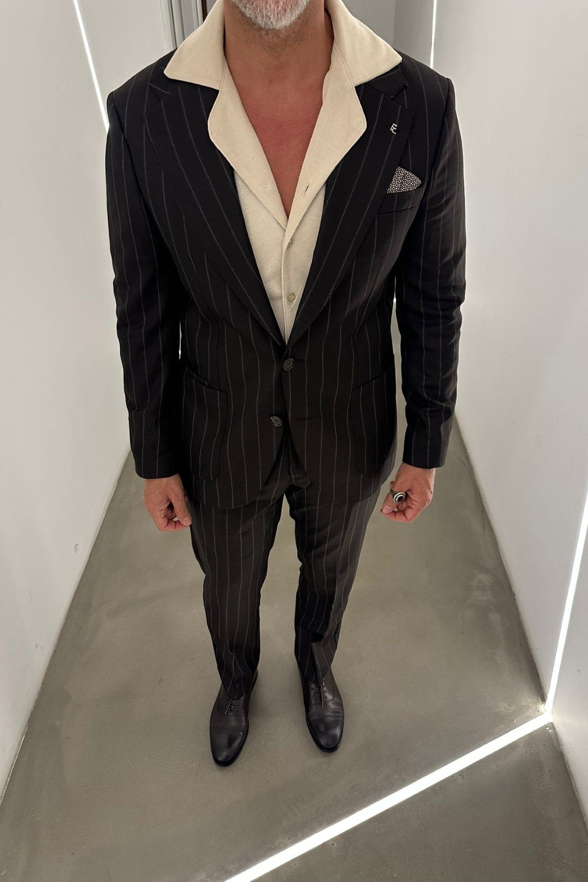 STRIPED MONO COLLAR SUIT