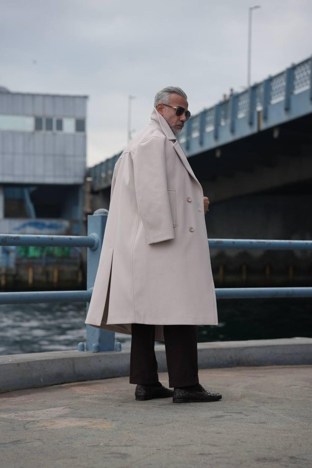 DOUBLE BREASTED WOOL COAT 