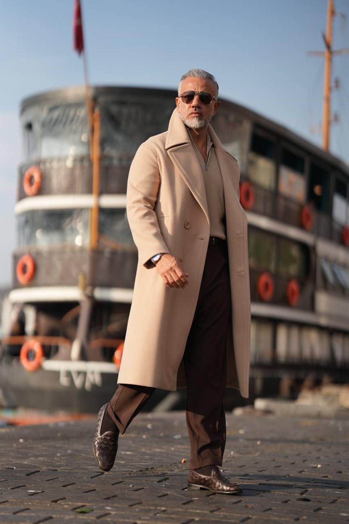 DOUBLE BREASTED WOOL COAT 