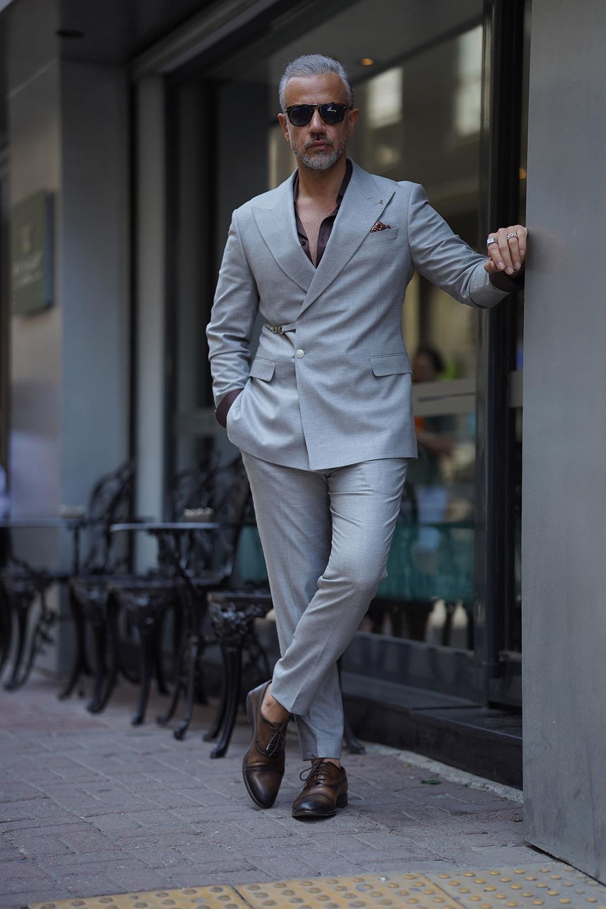  PREMIUM GRAY SUIT WITH SIDE ACCESSORIES