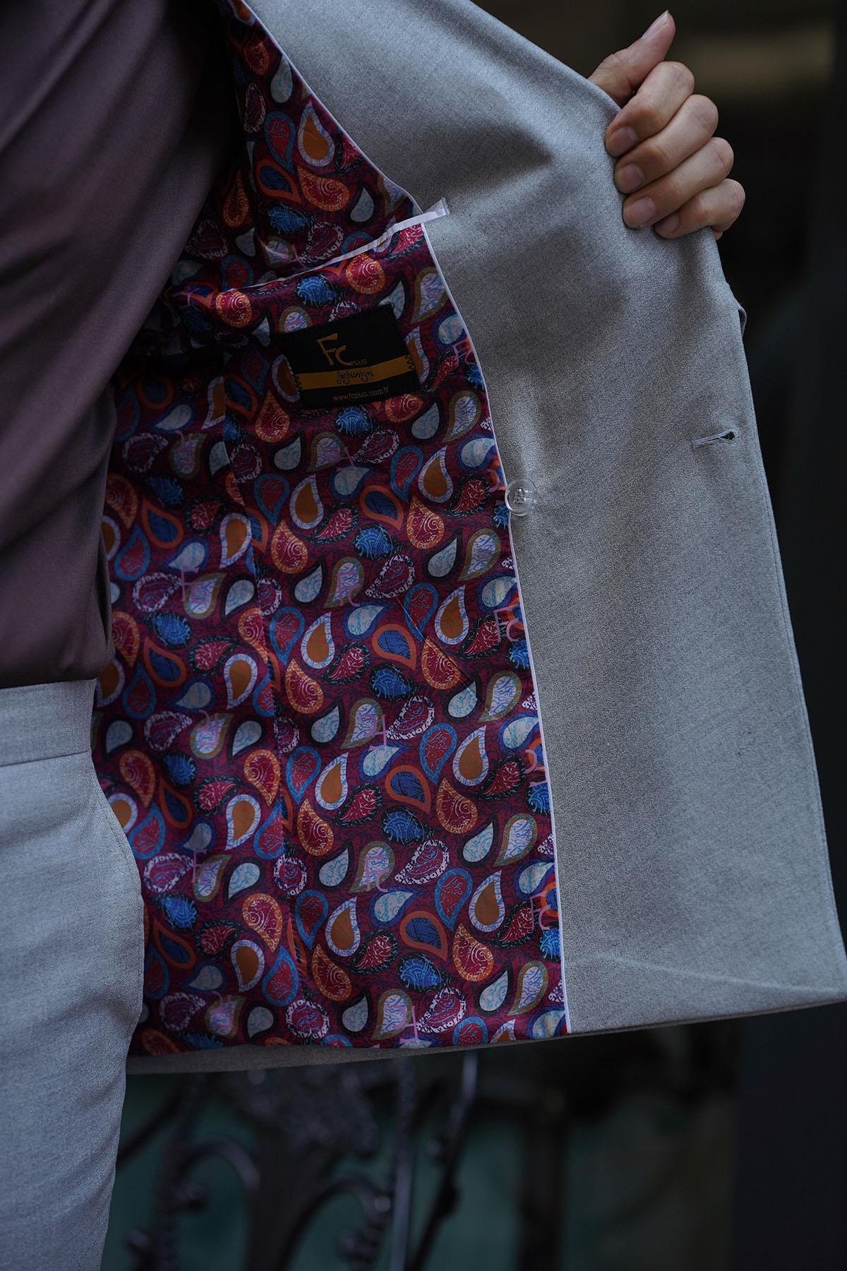  PREMIUM GRAY SUIT WITH SIDE ACCESSORIES