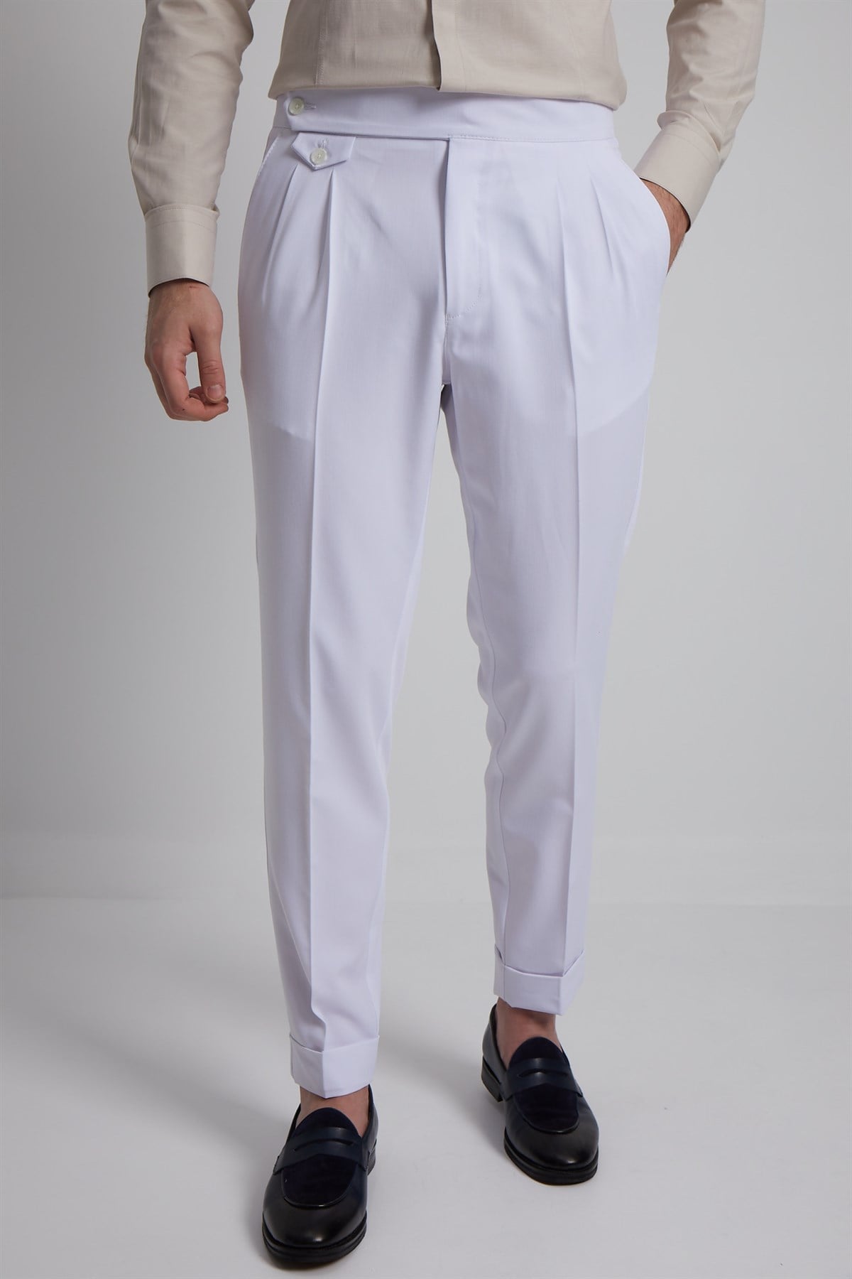 BEYAZ HAVUÇ KALIP BİRİTLİ GENİŞ KEMER ÇİFT PİLELİ ERKEK PANTOLON - SLIM FIT
