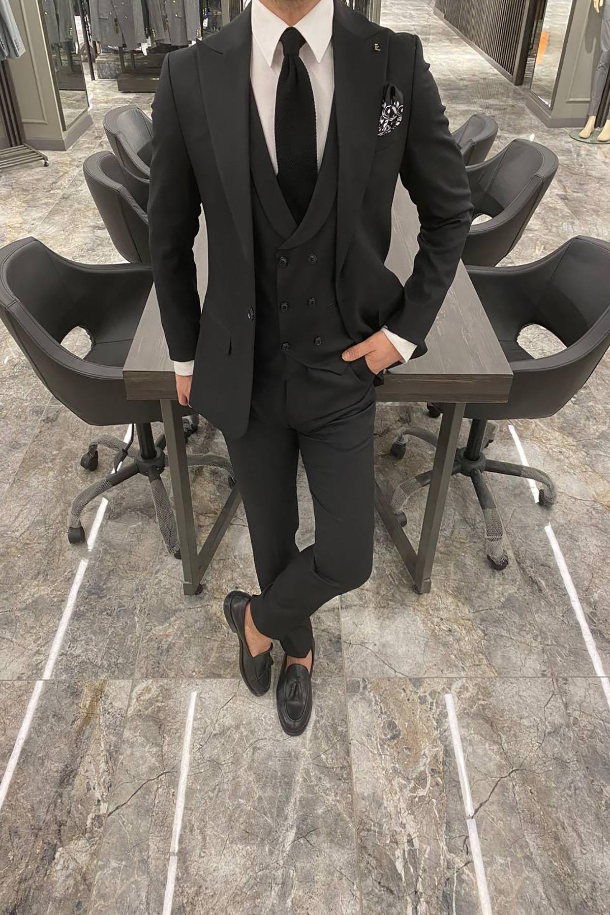 BLACK SUIT WITH WIDE COLLAR VEST