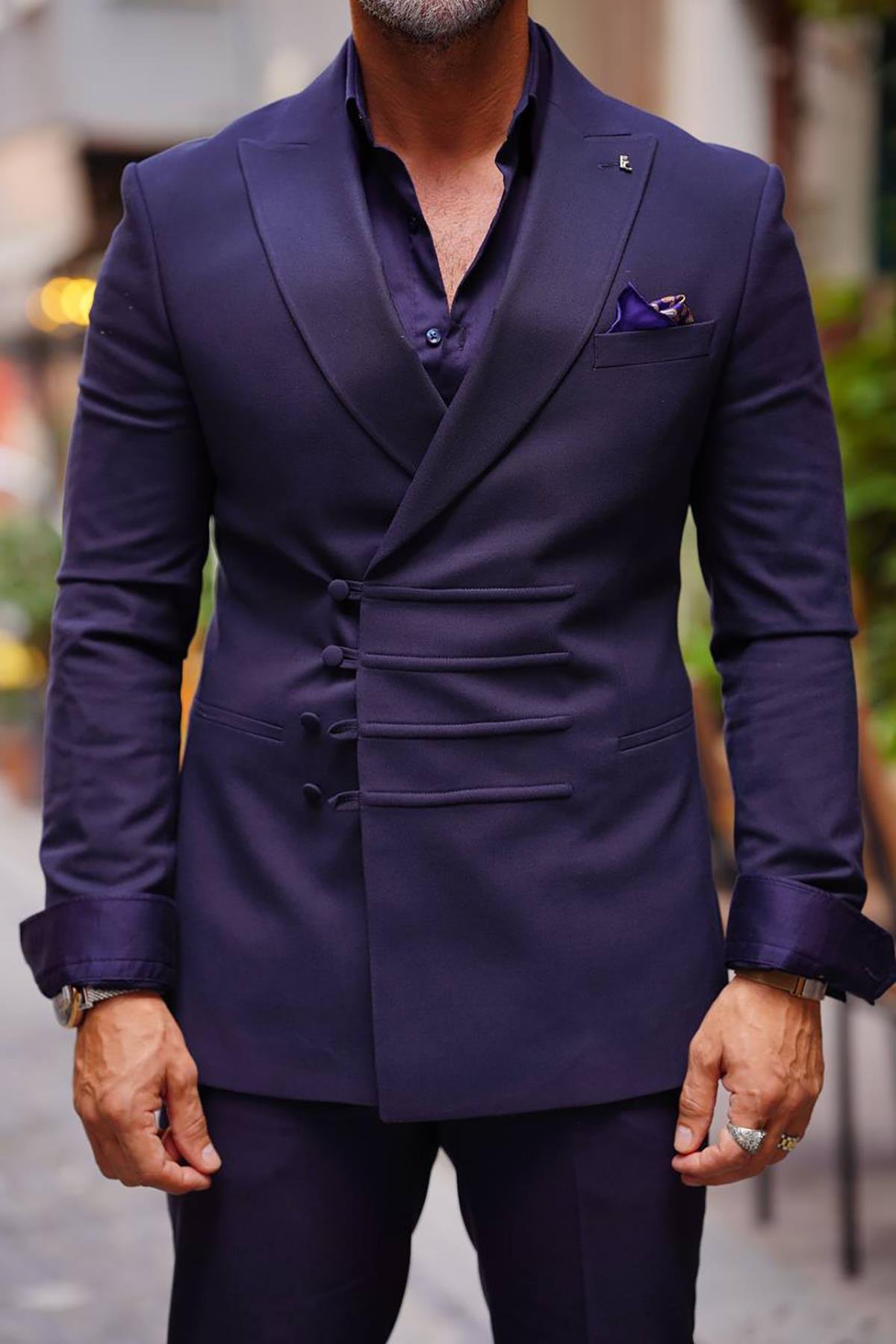 PREMIUM SUIT WITH QUADRUPLE BUTTON RACK