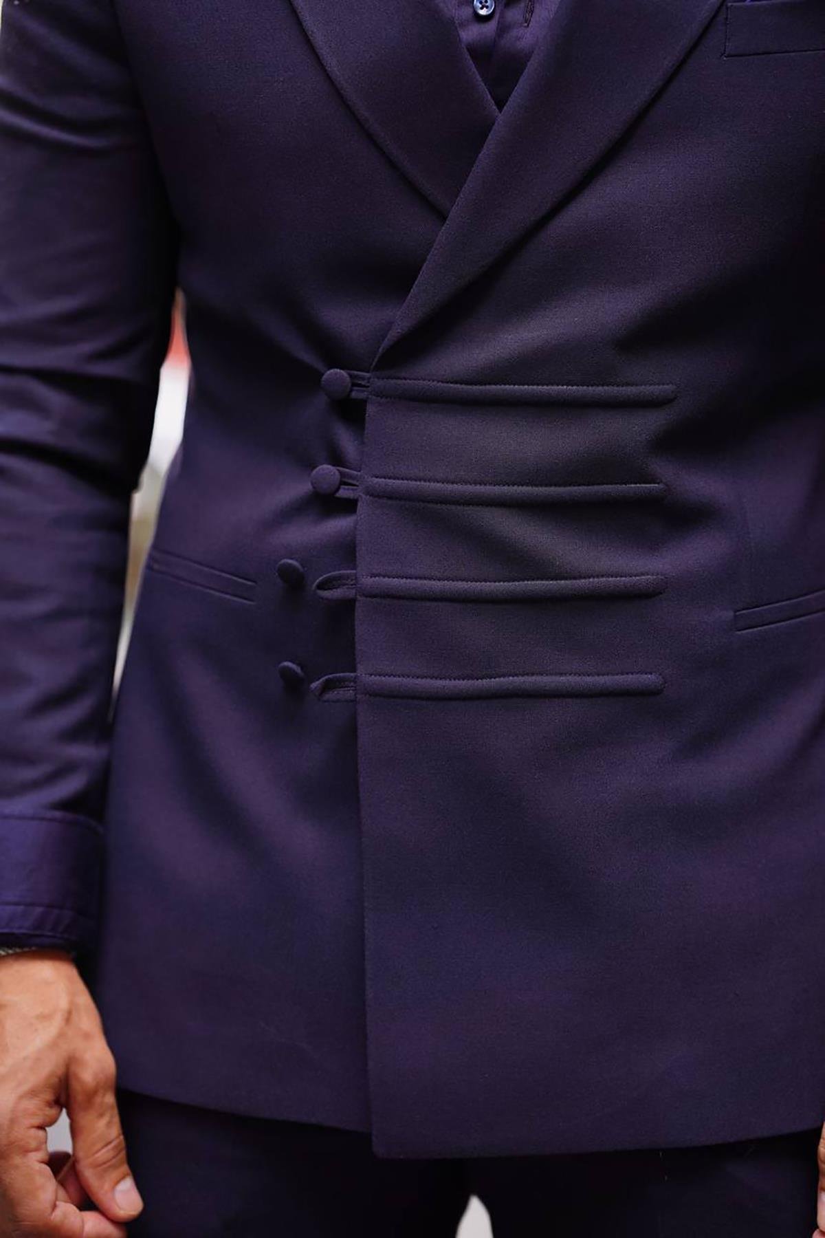 PREMIUM SUIT WITH QUADRUPLE BUTTON RACK