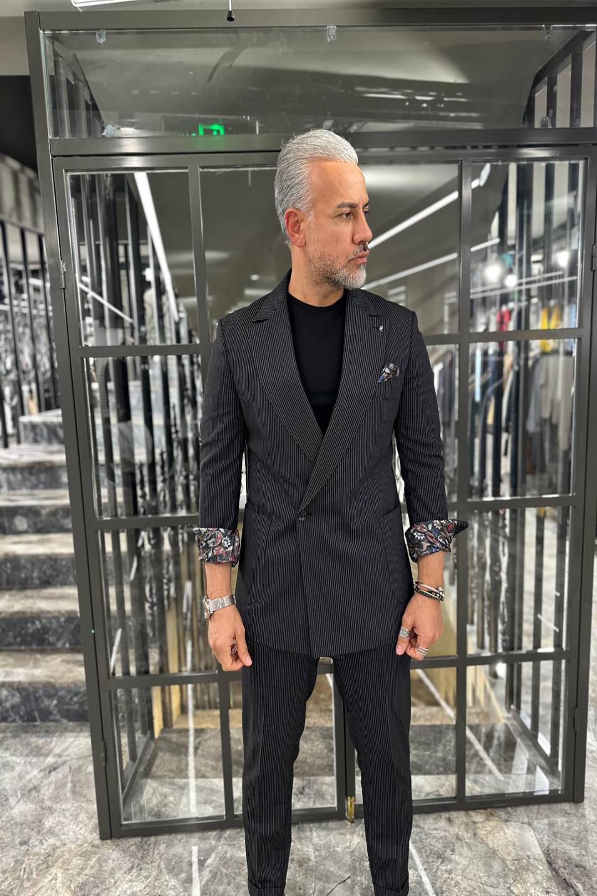 DOUBLE BREASTED BAG POCKET SUIT WITH FOLDABLE HANDS
