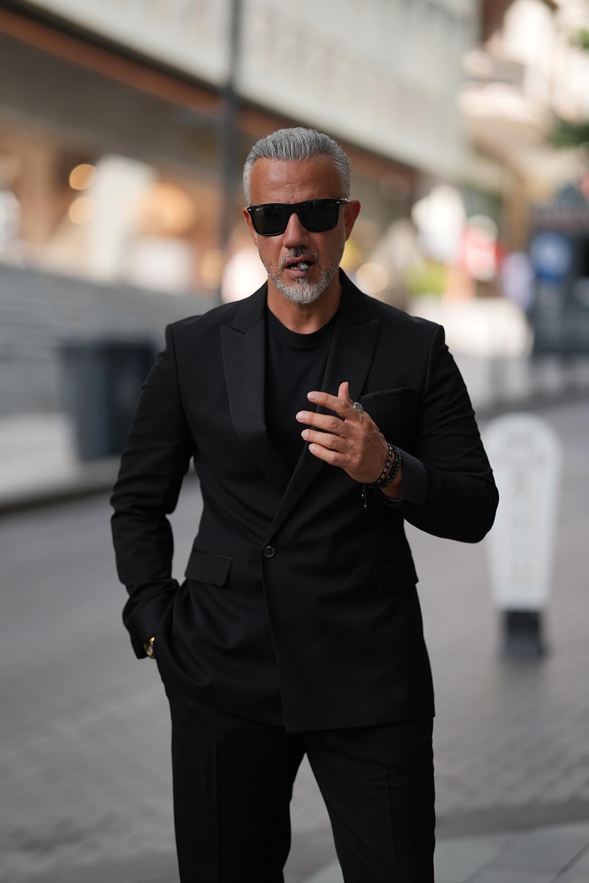 DOUBLE BREASTED SUIT
