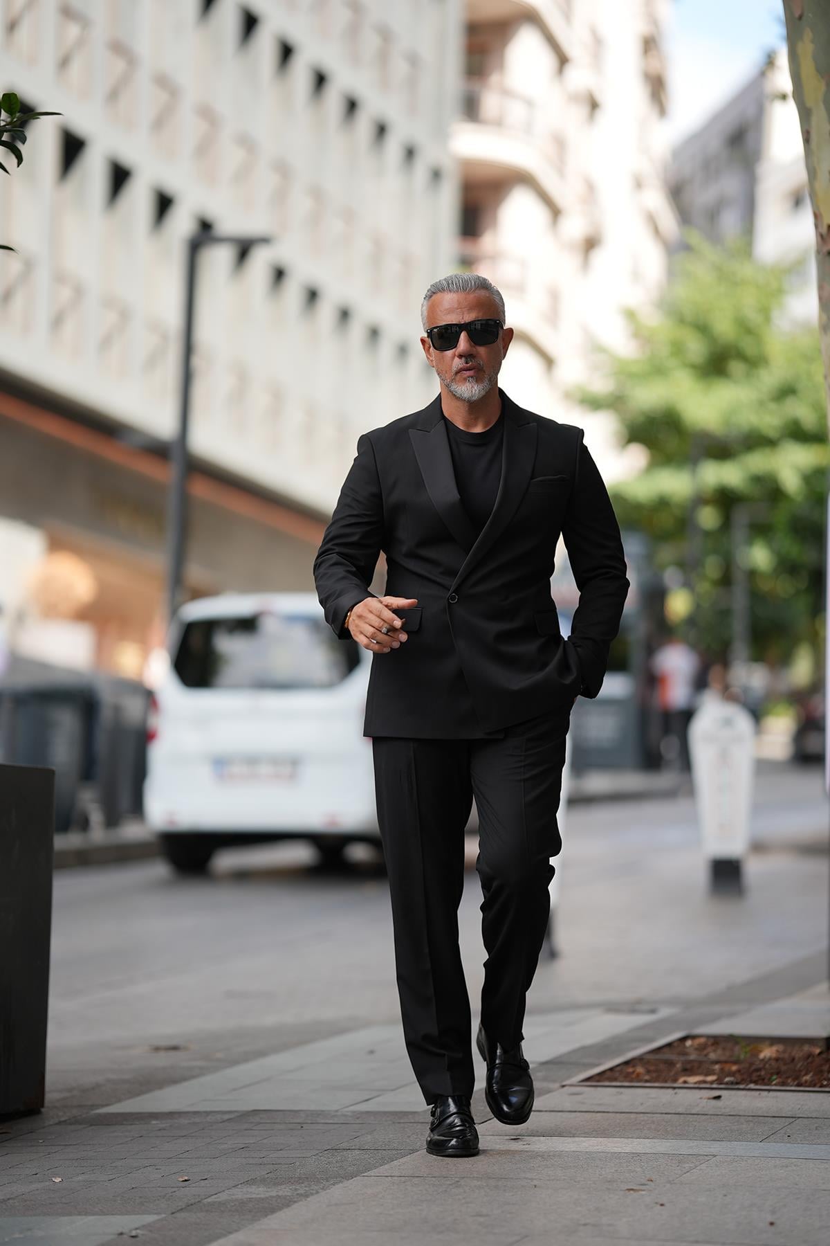 DOUBLE BREASTED SUIT