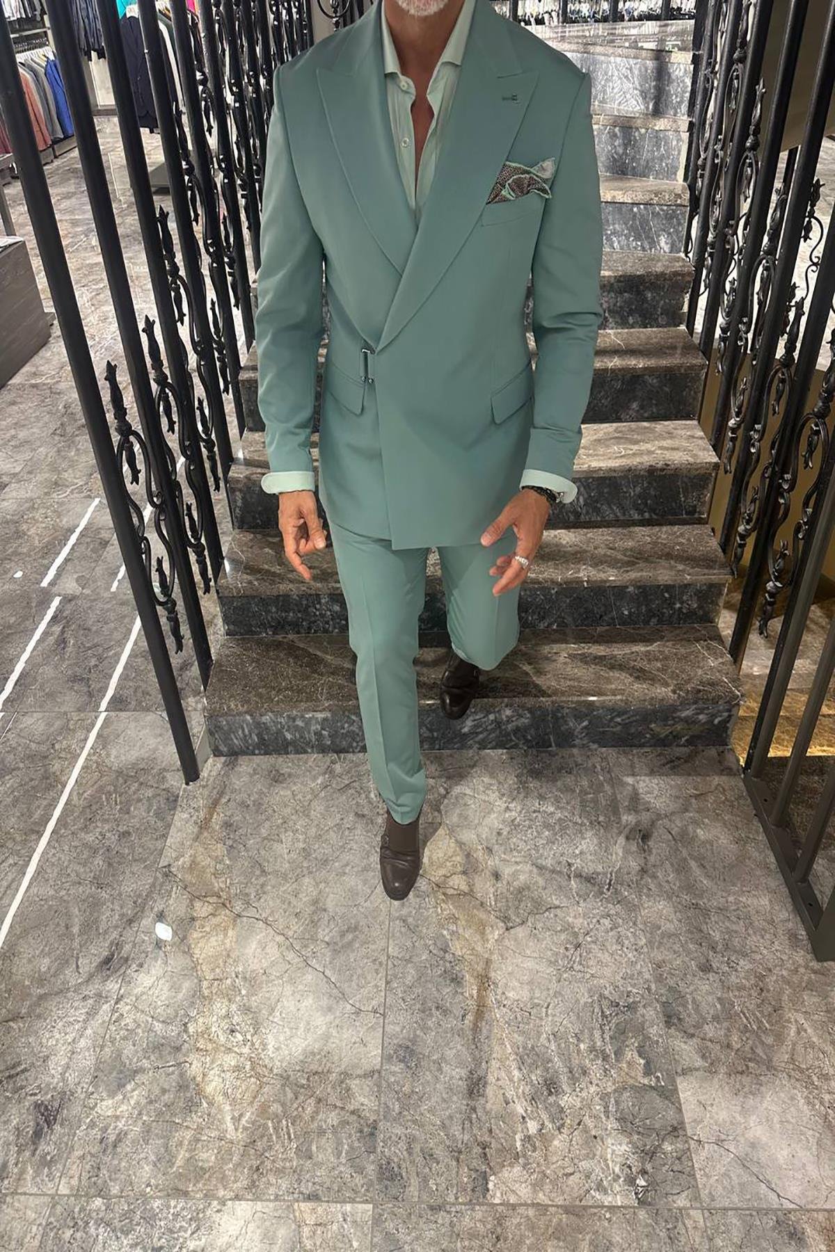MONO COLLAR DESIGN SUIT