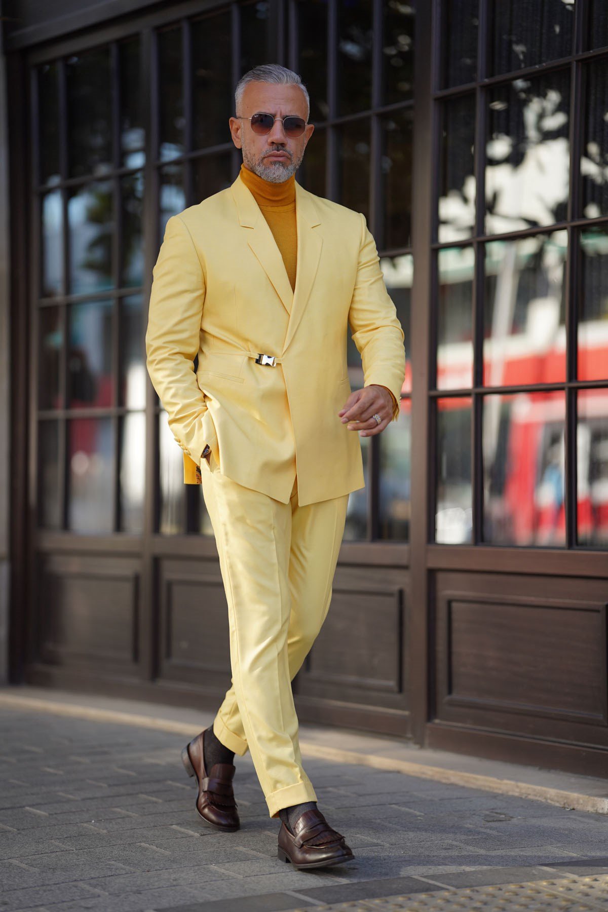 DOUBLE BREASTED SUIT FV WITH YELLOW SIDE ACCESSORIES