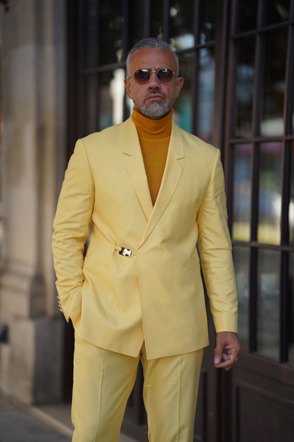 DOUBLE BREASTED SUIT FV WITH YELLOW SIDE ACCESSORIES