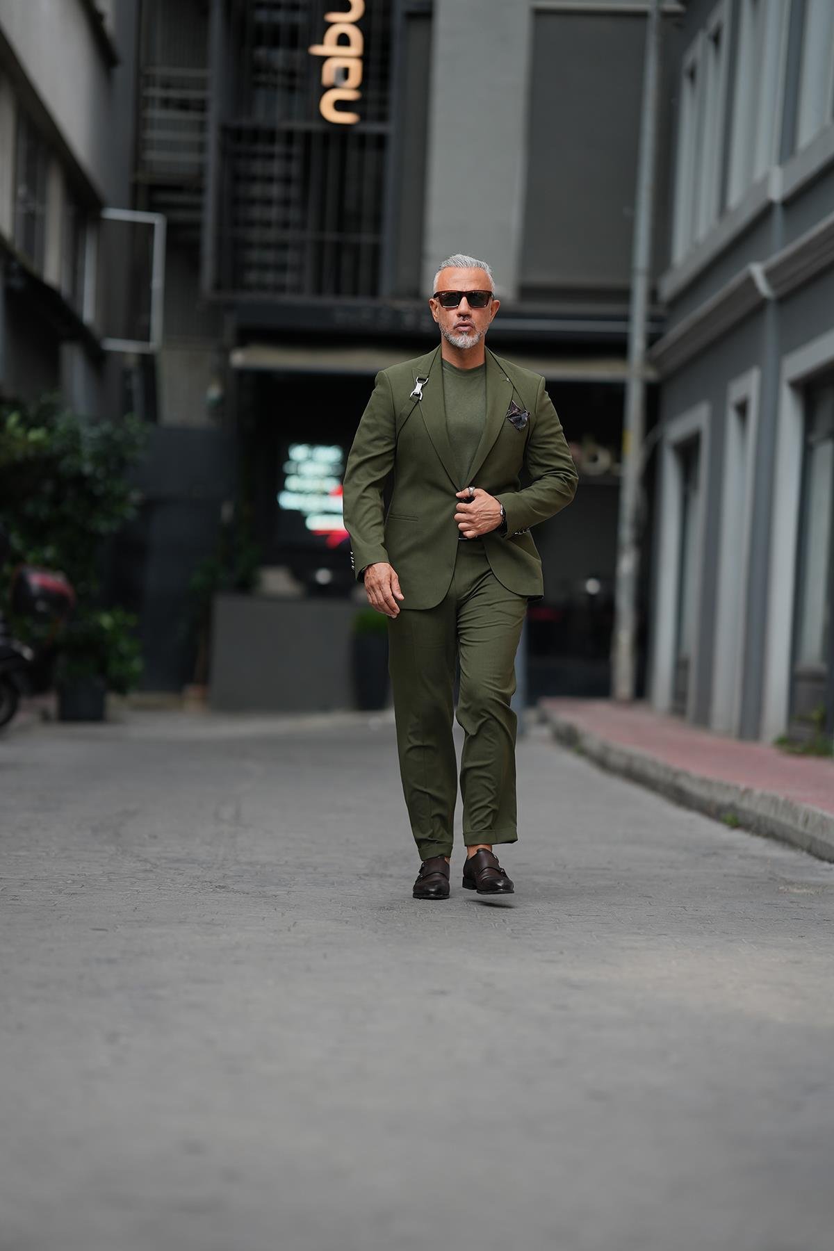  OMUZDAN TOKALI ŞERİTLİ PREMİUM TAKIM ELBİSE 