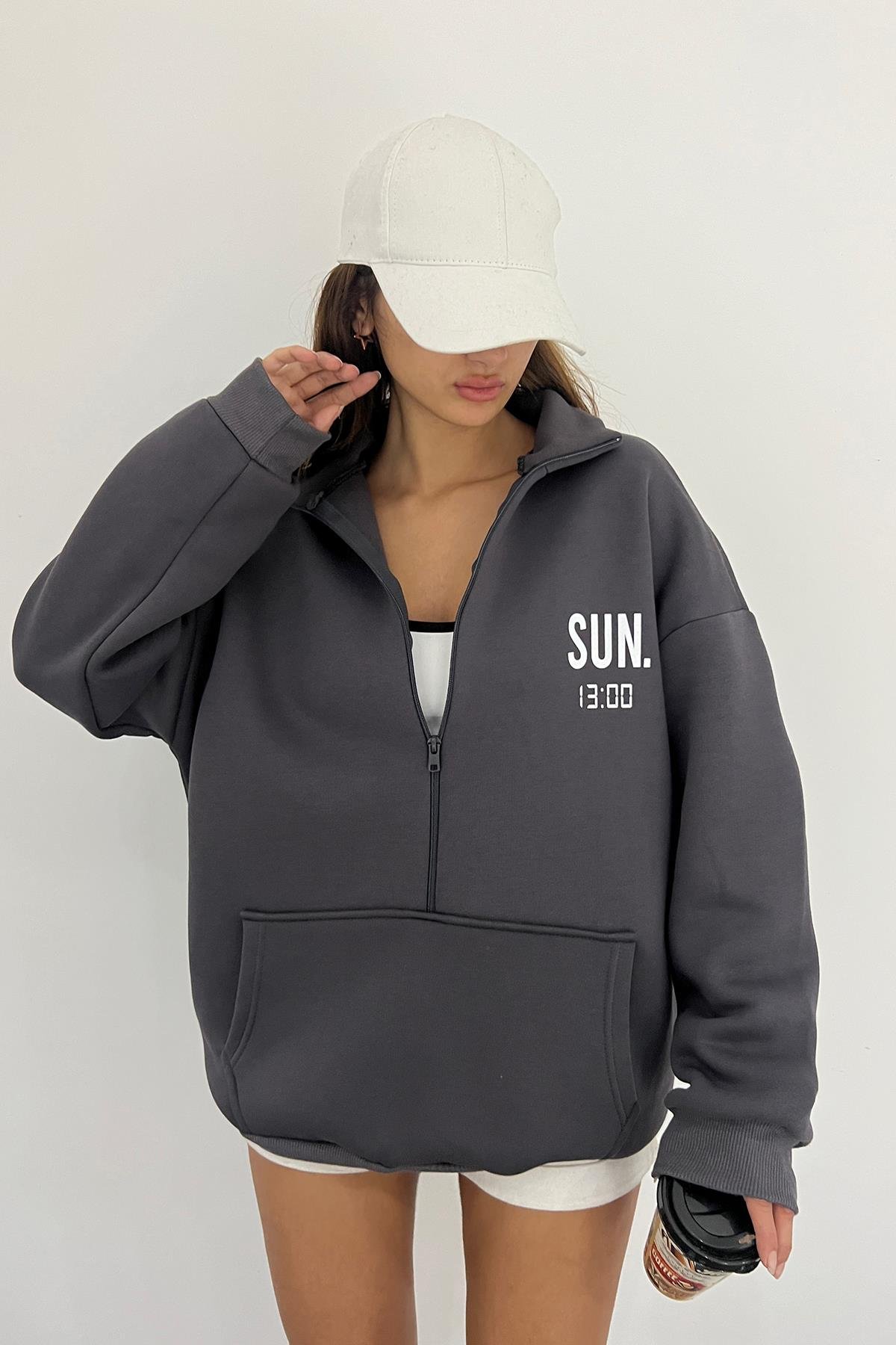 Antrasit SUN.13:00 Baskılı Fermuarlı SweatSun VictoriaAntrasit SUN.13:00 Baskılı Fermuarlı Sweat