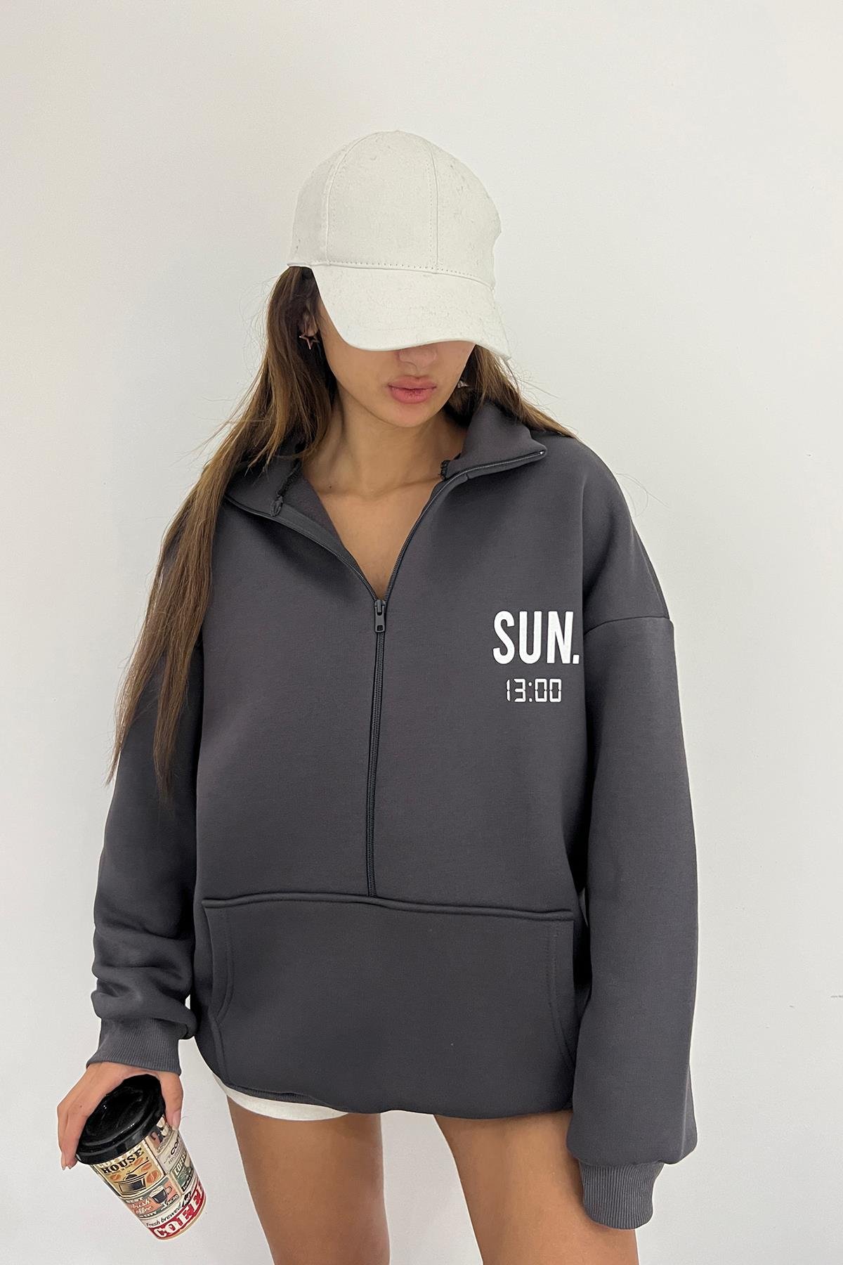 Antrasit SUN.13:00 Baskılı Fermuarlı SweatSun VictoriaAntrasit SUN.13:00 Baskılı Fermuarlı Sweat