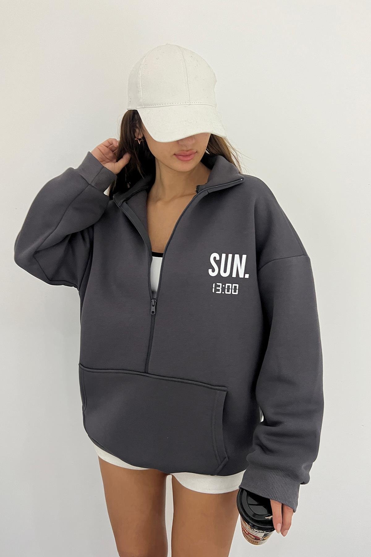 Antrasit SUN.13:00 Baskılı Fermuarlı SweatSun VictoriaAntrasit SUN.13:00 Baskılı Fermuarlı Sweat