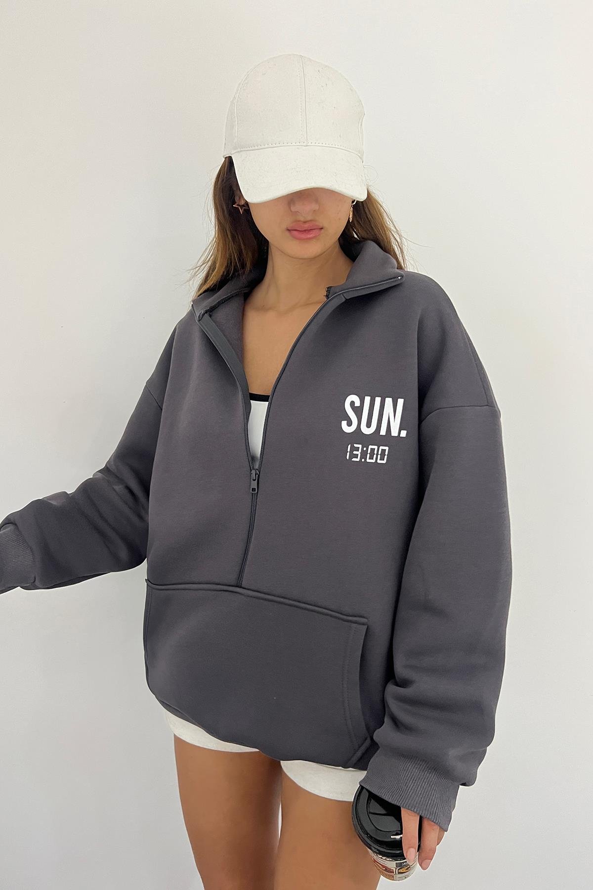 Antrasit SUN.13:00 Baskılı Fermuarlı SweatSun VictoriaAntrasit SUN.13:00 Baskılı Fermuarlı Sweat
