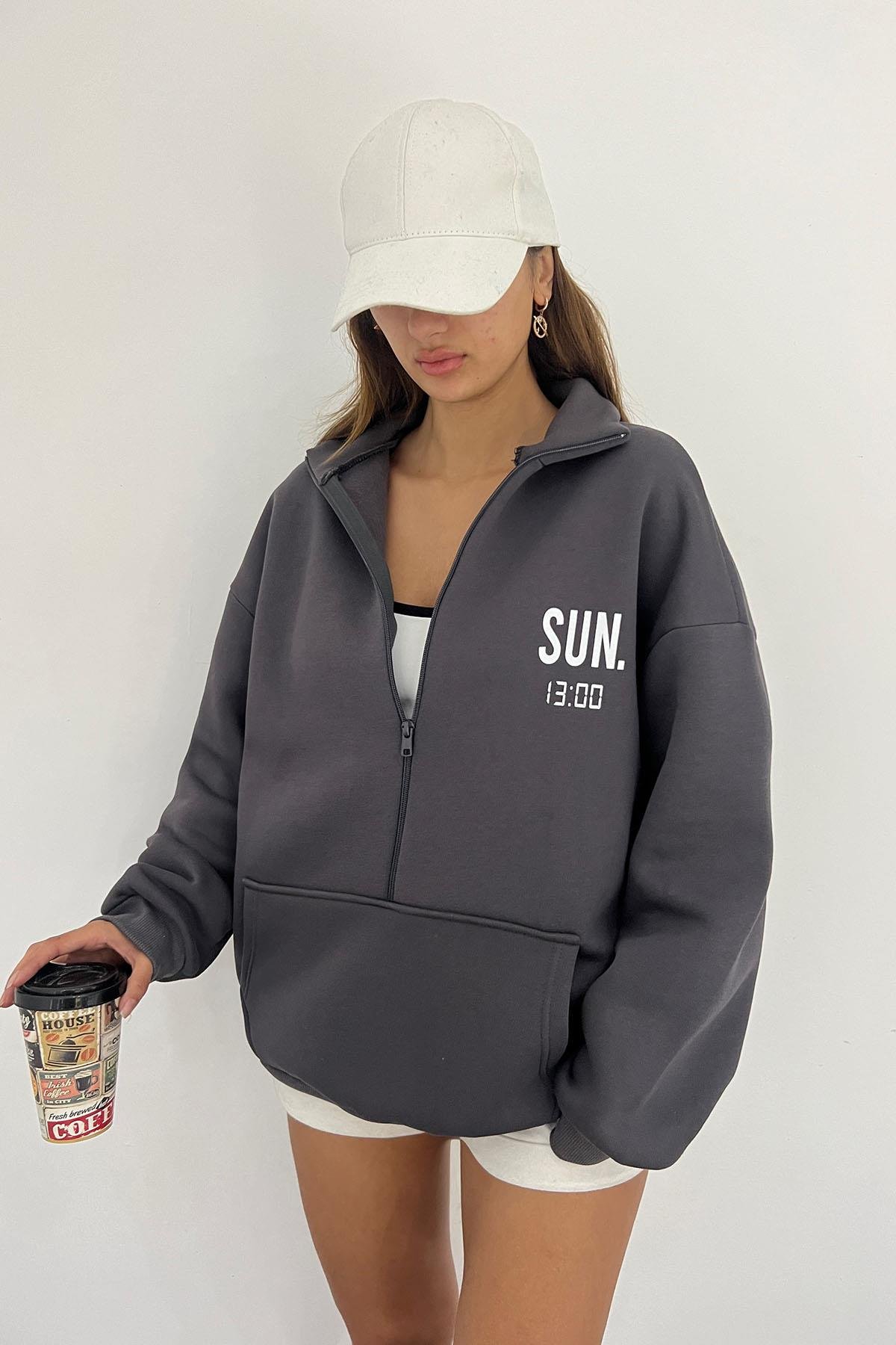 Antrasit SUN.13:00 Baskılı Fermuarlı SweatSun VictoriaAntrasit SUN.13:00 Baskılı Fermuarlı Sweat