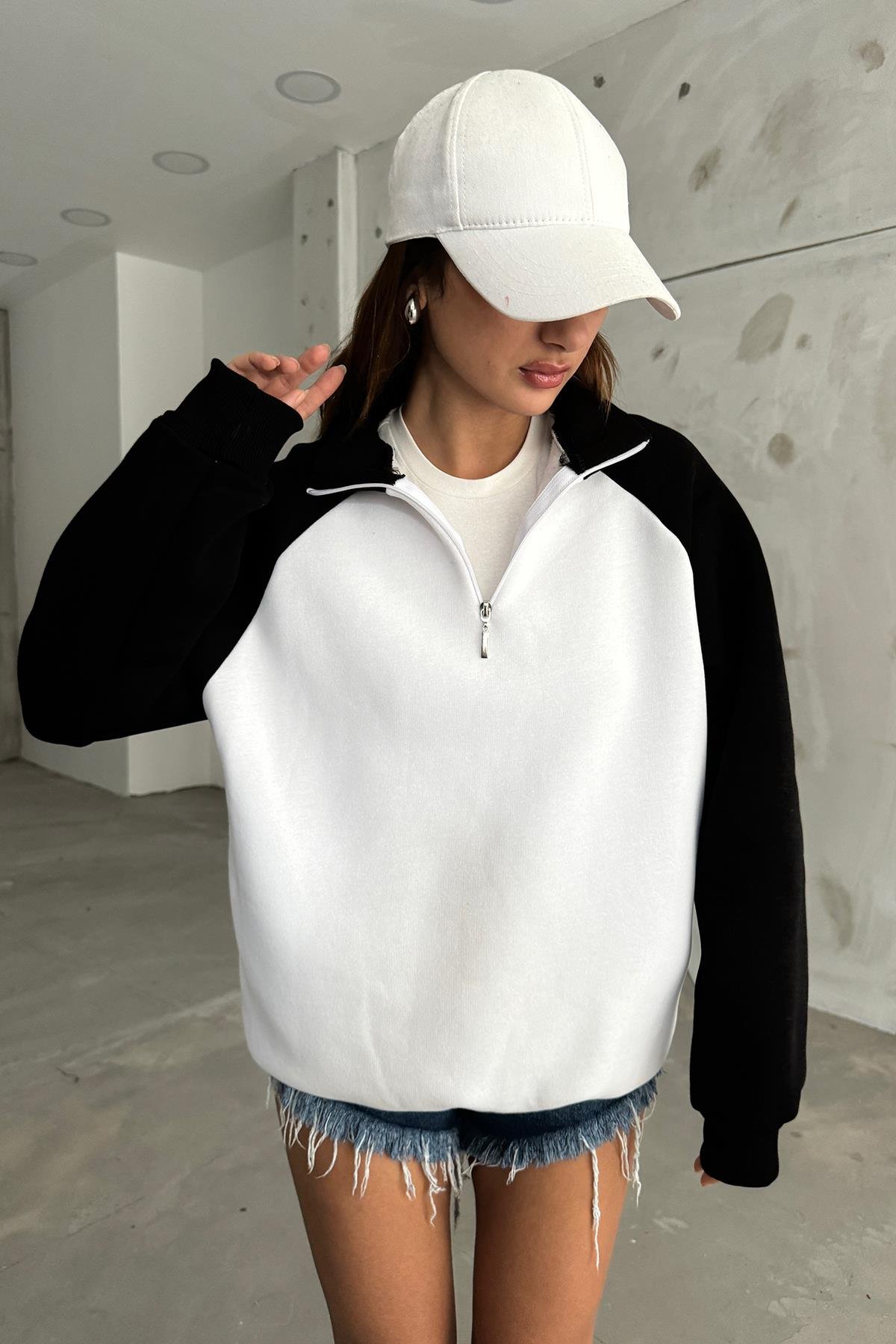 Beyaz Kolları Siyah Fermuarlı Polo Yaka SweatSun VictoriaBeyaz Kolları Siyah Fermuarlı Polo Yaka Sweat