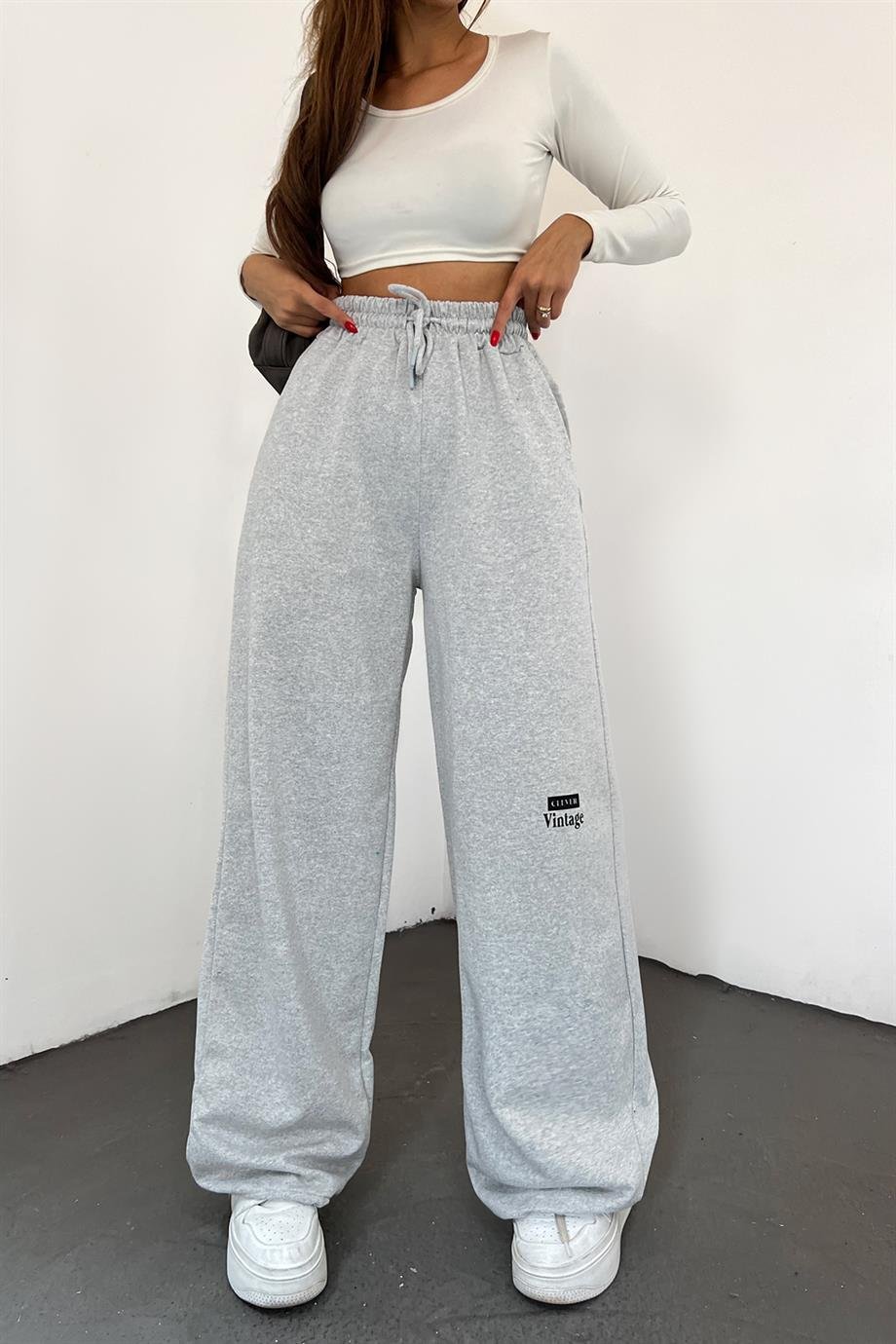 Gri Clever Vintage Baskılı Paça Ayarlanabilir Palazzo EşofmanSun VictoriaGri Clever Vintage Baskılı Paça Ayarlanabilir Palazzo Eşofman