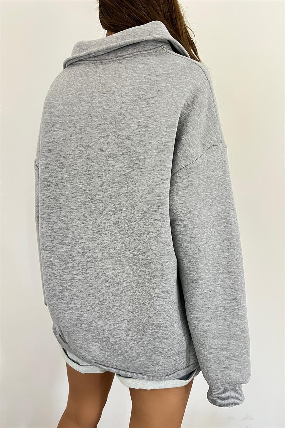 Gri The Montein Park Baskılı Fermuarlı Polo Yaka 3 İplik Şardonlu SweatSun VictoriaGri The Montein Park Baskılı Fermuarlı Polo Yaka 3 İplik Şardonlu Sweat