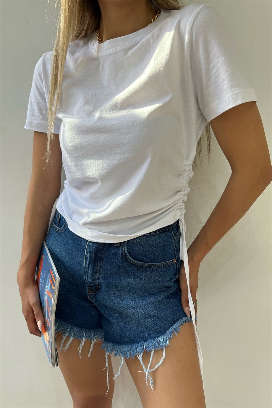 Hera Moda Kadın Beyaz Yanları Büzgülü TişörtSun VictoriaHera Moda Kadın Beyaz Yanları Büzgülü Tişört