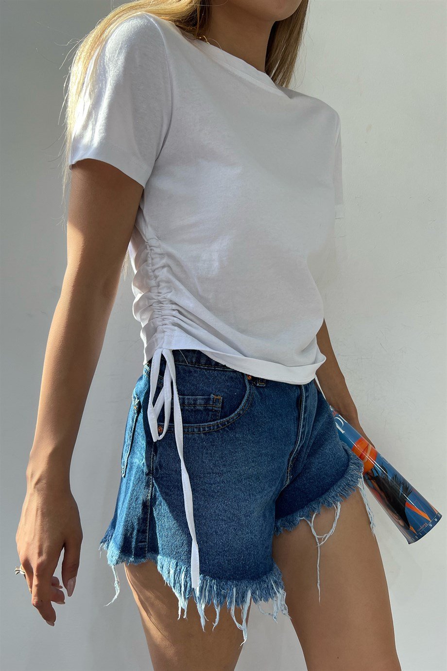 Hera Moda Kadın Beyaz Yanları Büzgülü TişörtSun VictoriaHera Moda Kadın Beyaz Yanları Büzgülü Tişört