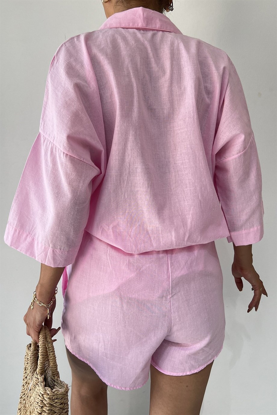 Kadın Açık Pembe Keten Şortlu Gömlek TakımSun VictoriaKadın Açık Pembe Keten Şortlu Gömlek Takım