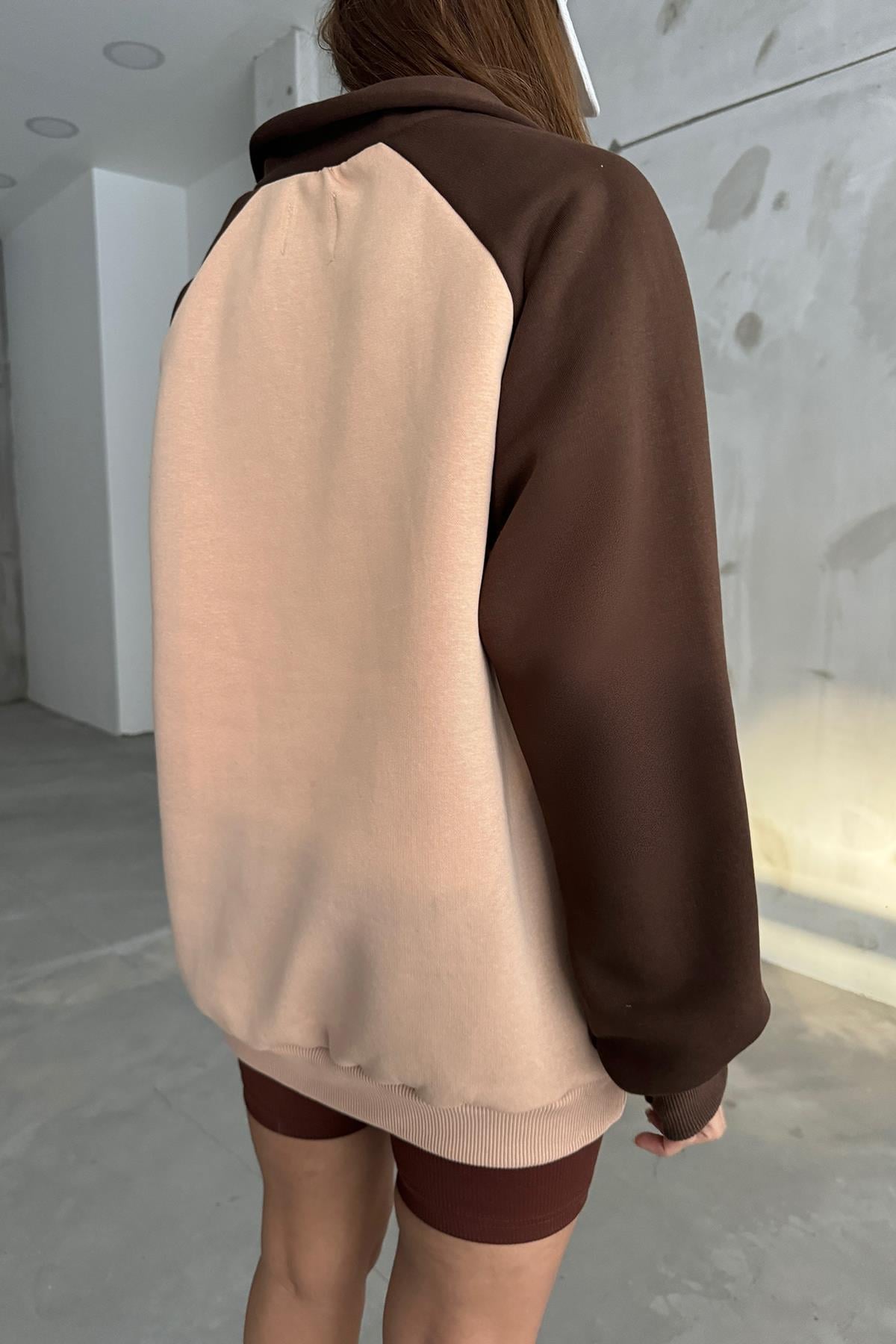 Krem Kolları Kahve Fermuarlı Polo Yaka SweatSun VictoriaKrem Kolları Kahve Fermuarlı Polo Yaka Sweat