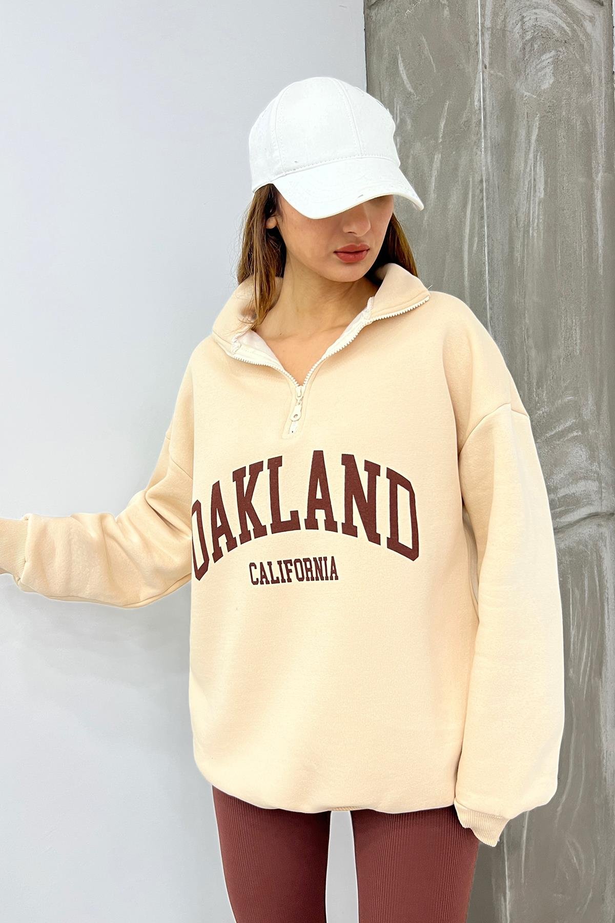 Krem Oakland Baskılı Fermuarlı SweatSun VictoriaKrem Oakland Baskılı Fermuarlı Sweat