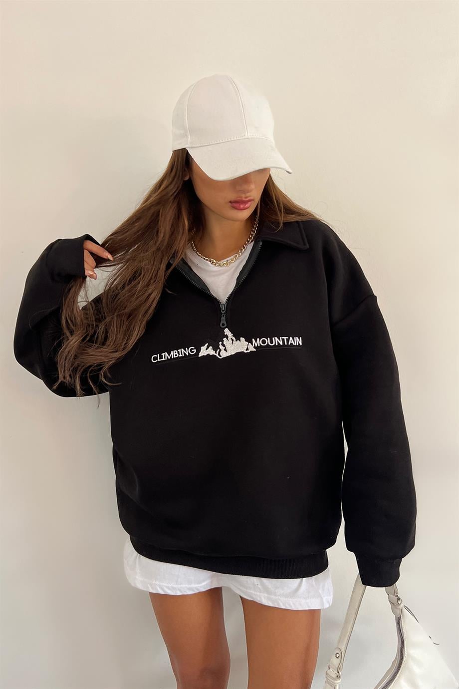 Siyah Climbing Mountain Baskılı Fermuarlı Polo Yaka 3 İplik Şardonlu SweatSun VictoriaSiyah Climbing Mountain Baskılı Fermuarlı Polo Yaka 3 İplik Şardonlu Sweat